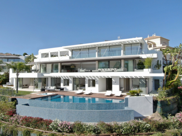 For sale  – Benahavis –  Modern 5B villa – Panoramic views 🌳