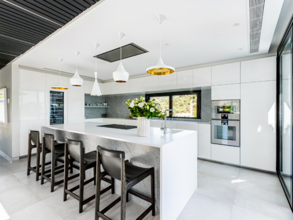 SOLD – El Madroñal – 5B Modern villa – Sea Views – Gated 