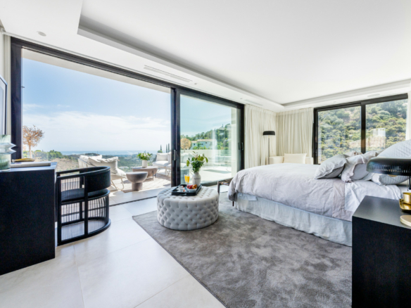 SOLD – El Madroñal – 5B Modern villa – Sea Views – Gated 