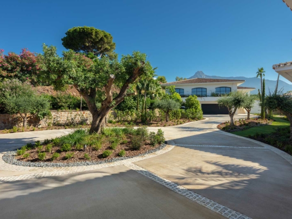 For Sale 🏰 Luxurious Villa in Marbella Golden Mile 🌴  16 Bedrooms – Sea Views