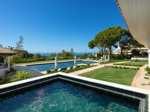 For Sale 🏰 Luxurious Villa in Marbella Golden Mile 🌴  16 Bedrooms – Sea Views