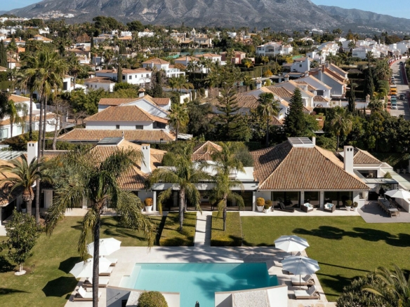 Nueva Andalucia – 7B MANSION – Gated – RENT – POA