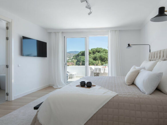 Nueva Andalucia -4B Villa -Turn key ready