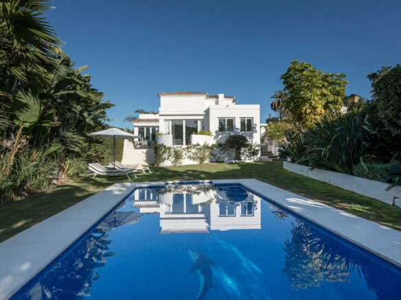 Nueva Andalucia -4B Villa -Turn key ready