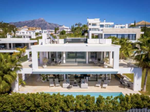 Nueva Andalucia – Modern Villa – Turnkey -Gated