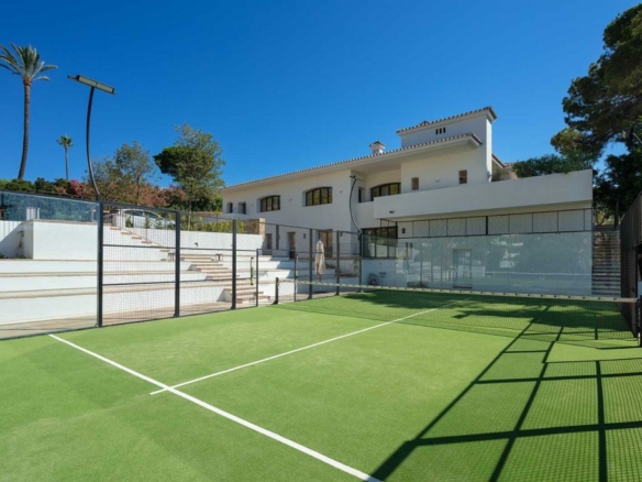 For Sale 🏰 Luxurious Villa in Marbella Golden Mile 🌴  16 Bedrooms – Sea Views