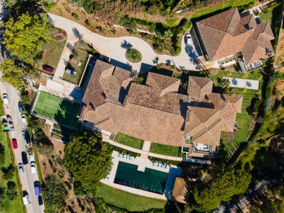 For Sale 🏰 Luxurious Villa in Marbella Golden Mile 🌴  16 Bedrooms – Sea Views