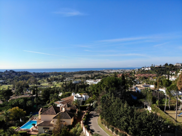 Benahavís – Plot of 3012m2 build 25%. – Sea Views