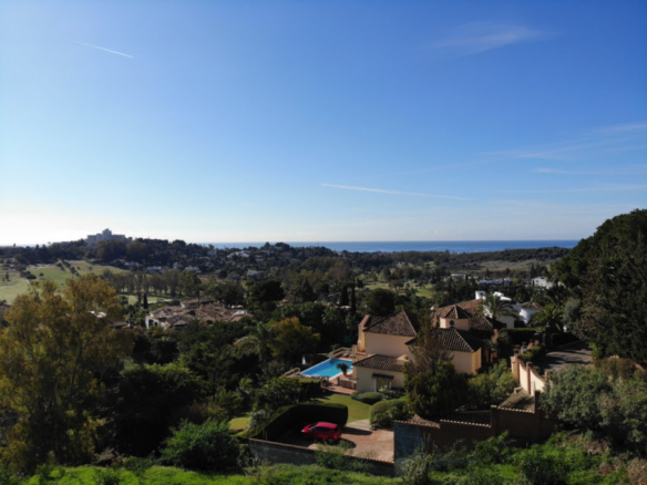 Benahavís – Plot of 3012m2 build 25%. – Sea Views