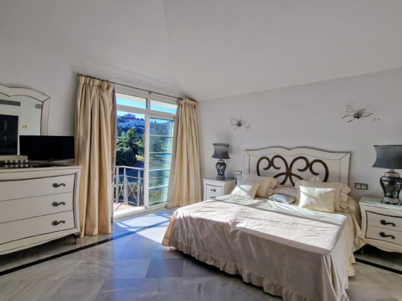 La Alquería  Benahavis  – 5B Modern villa –  Long Term Rent