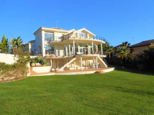 La Alquería  Benahavis  – 5B Modern villa –  Long Term Rent