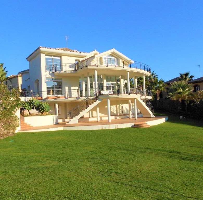 La Alquería  Benahavis  – 5B Modern villa –  Long Term Rent