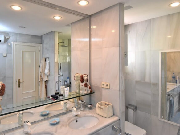 Golden Mile -2B Garden Apt – Beachfront -RENT