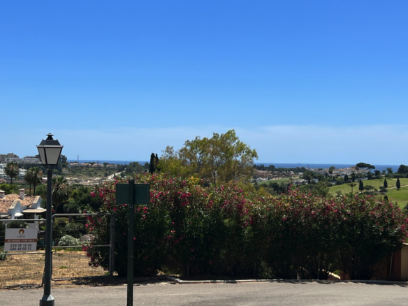 Benahavís – Plot of 3012m2 build 25%. – Sea Views