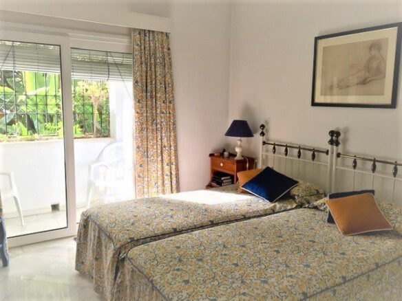 Golden Mile -2B Garden Apt – Beachfront -RENT