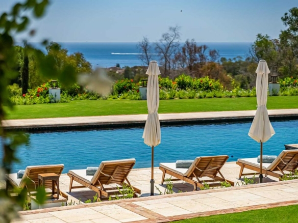 For Sale 🏰 Luxurious Villa in Marbella Golden Mile 🌴  16 Bedrooms – Sea Views