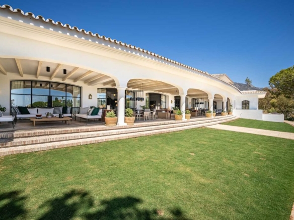 For Sale 🏰 Luxurious Villa in Marbella Golden Mile 🌴  16 Bedrooms – Sea Views