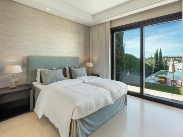 Nueva Andalucia – 5B Luxury Villa – Turn Key ready