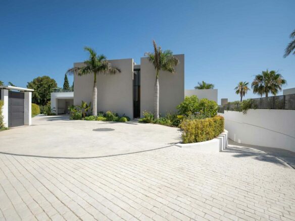 Sierra Blanca – Modern 7B Villa –  For RENT