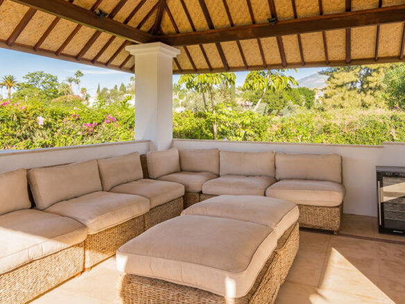 Nueva Andalucia – 4B Villa – 1st Line Golf