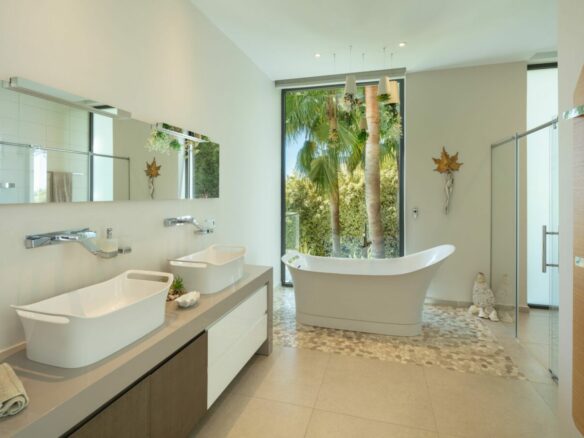 SOLD – El Herrojo  -7B Modern Villa – Panoramic Sea Views