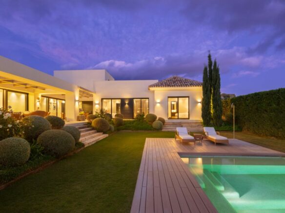 Nueva Andalucia – 5B Luxury Villa – Turn Key ready