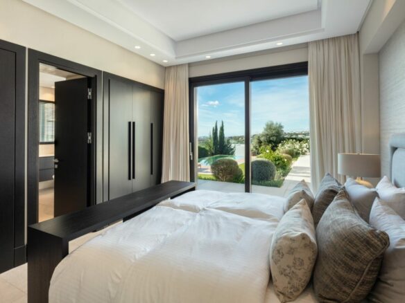 Nueva Andalucia – 5B Luxury Villa – Turn Key ready