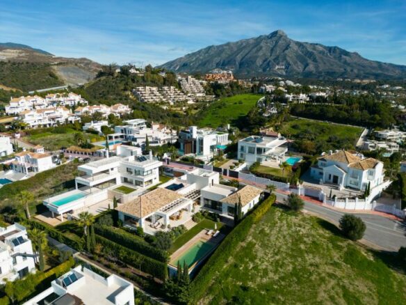 Nueva Andalucia – 5B Luxury Villa – Turn Key ready