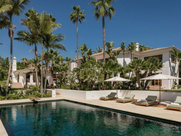 Los Verdiales, Golden Mile – Mansion 8B -Gated – For RENT