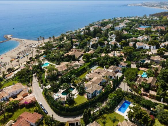 Los Verdiales, Golden Mile – Mansion 8B -Gated – For RENT