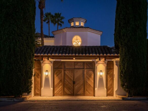 Los Verdiales, Golden Mile – Mansion 8B -Gated – For RENT