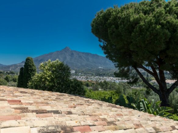 Nueva Andalucia – 4B villa – Hilltop -To Reform
