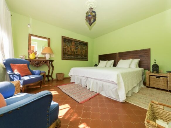 Nueva Andalucia – 4B villa – Hilltop -To Reform