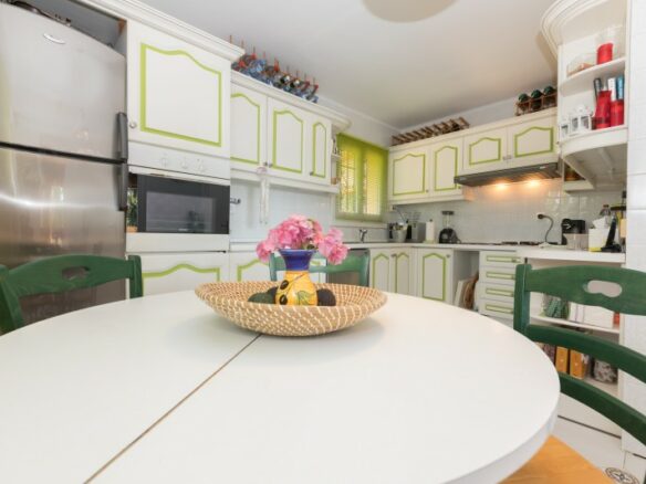Nueva Andalucia – 4B villa – Hilltop -To Reform
