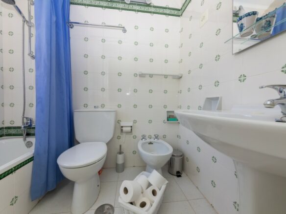 Nueva Andalucia – 4B villa – Hilltop -To Reform