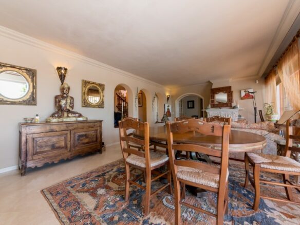 Nueva Andalucia – 4B villa – Hilltop -To Reform