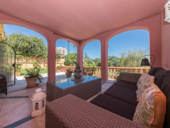 Nueva Andalucia – 4B villa – Hilltop -To Reform