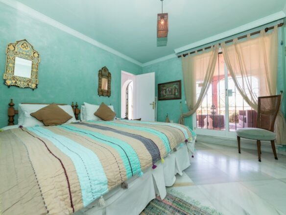 Nueva Andalucia – 4B villa – Hilltop -To Reform
