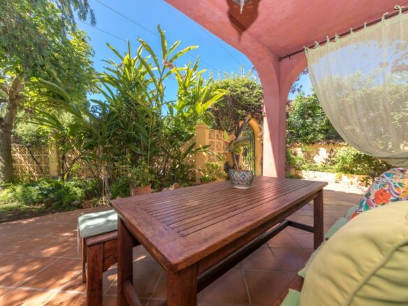 Nueva Andalucia – 4B villa – Hilltop -To Reform