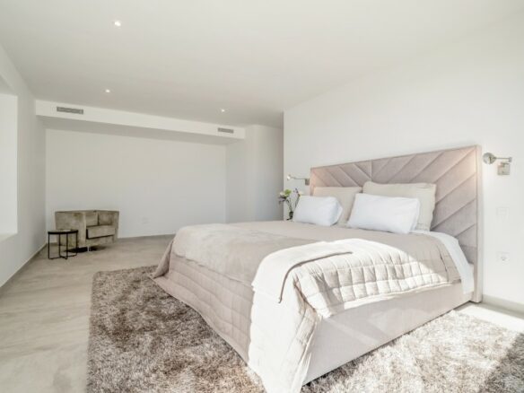 El Paraiso -5B Villa -Turn Key ready