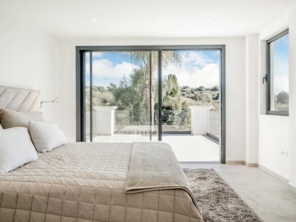 El Paraiso -5B Villa -Turn Key ready