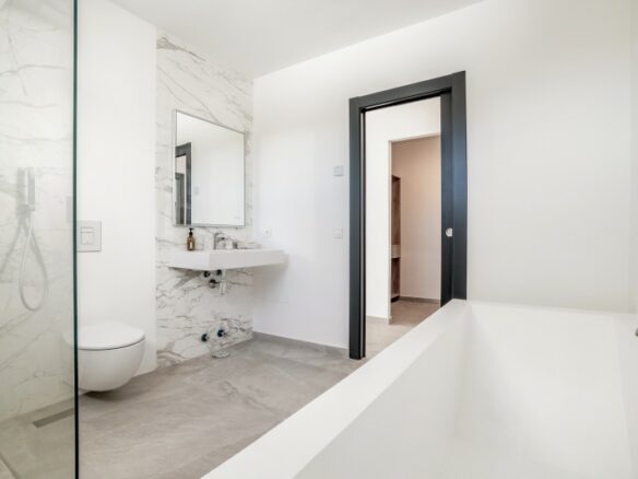 El Paraiso -5B Villa -Turn Key ready