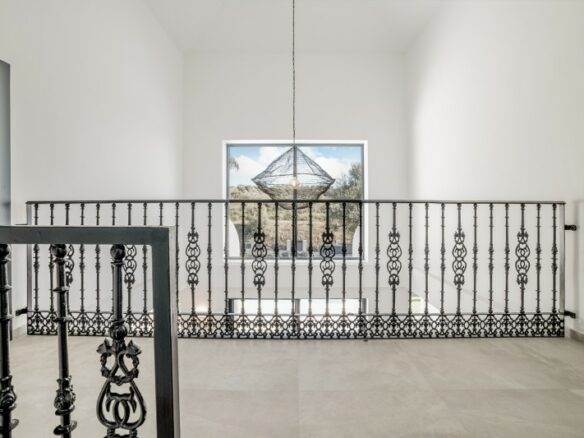 El Paraiso -5B Villa -Turn Key ready