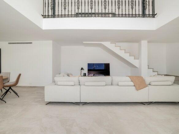 El Paraiso -5B Villa -Turn Key ready