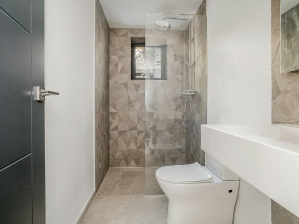 El Paraiso -5B Villa -Turn Key ready