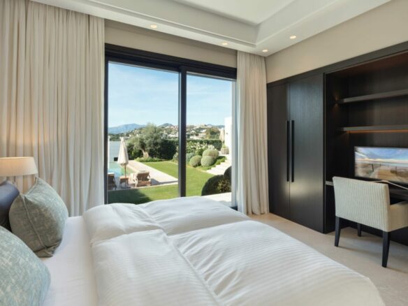 Nueva Andalucia – 5B Luxury Villa – Turn Key ready