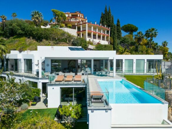 SOLD – El Herrojo  -7B Modern Villa – Panoramic Sea Views