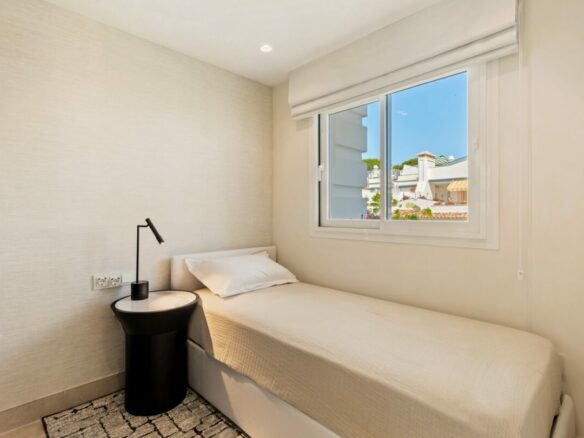 New Golden Mile – 3B Penthouse – Beachfront -Turnkey