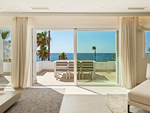 New Golden Mile – 3B Penthouse – Beachfront -Turnkey