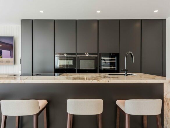 New Golden Mile – 3B Penthouse – Beachfront -Turnkey